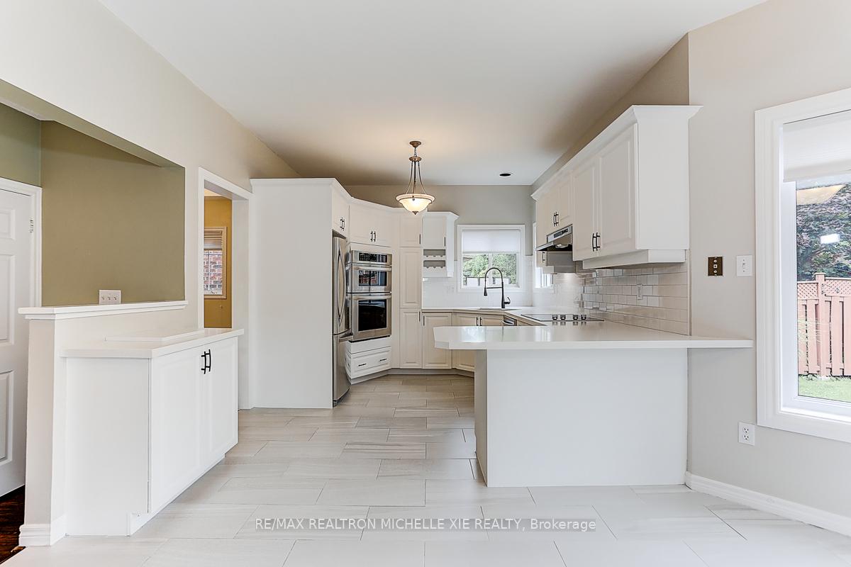 Photo 19 of 45 Pinnacle Trail, Aurora, Bayview Wellington — HOMEH