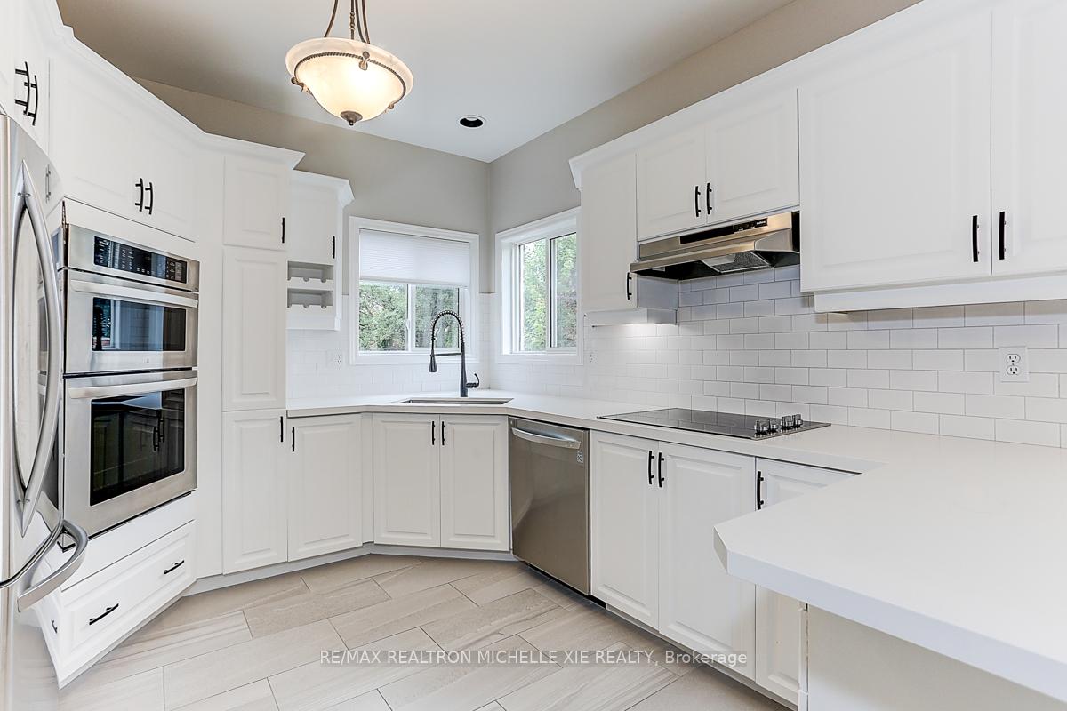 Photo 21 of 45 Pinnacle Trail, Aurora, Bayview Wellington — HOMEH