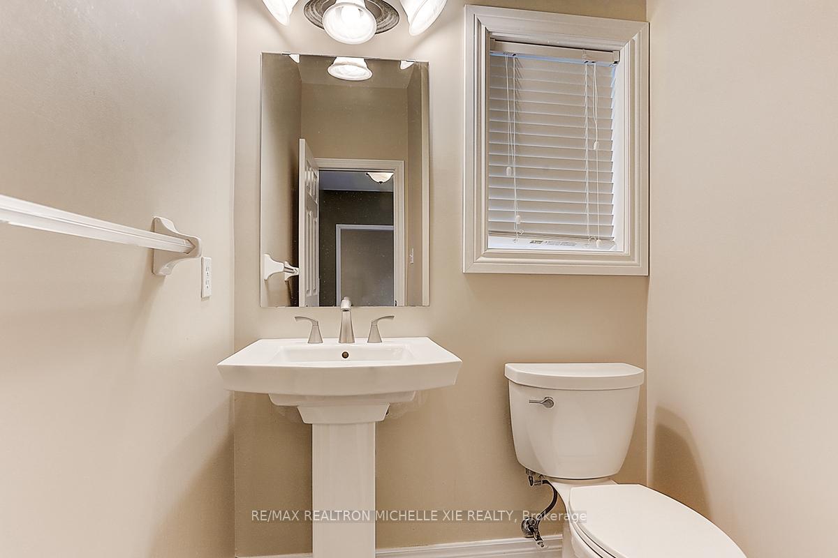 Photo 23 of 45 Pinnacle Trail, Aurora, Bayview Wellington — HOMEH