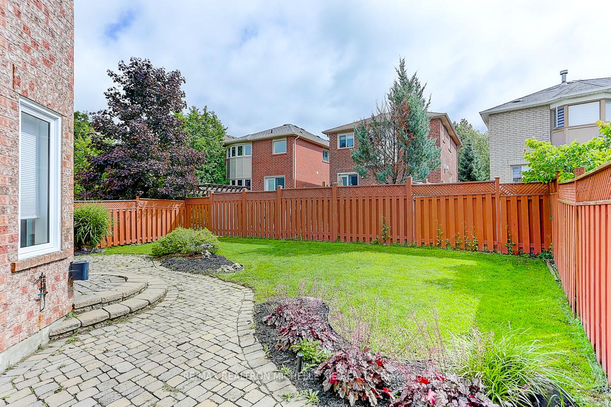 Photo 46 of 45 Pinnacle Trail, Aurora, Bayview Wellington — HOMEH