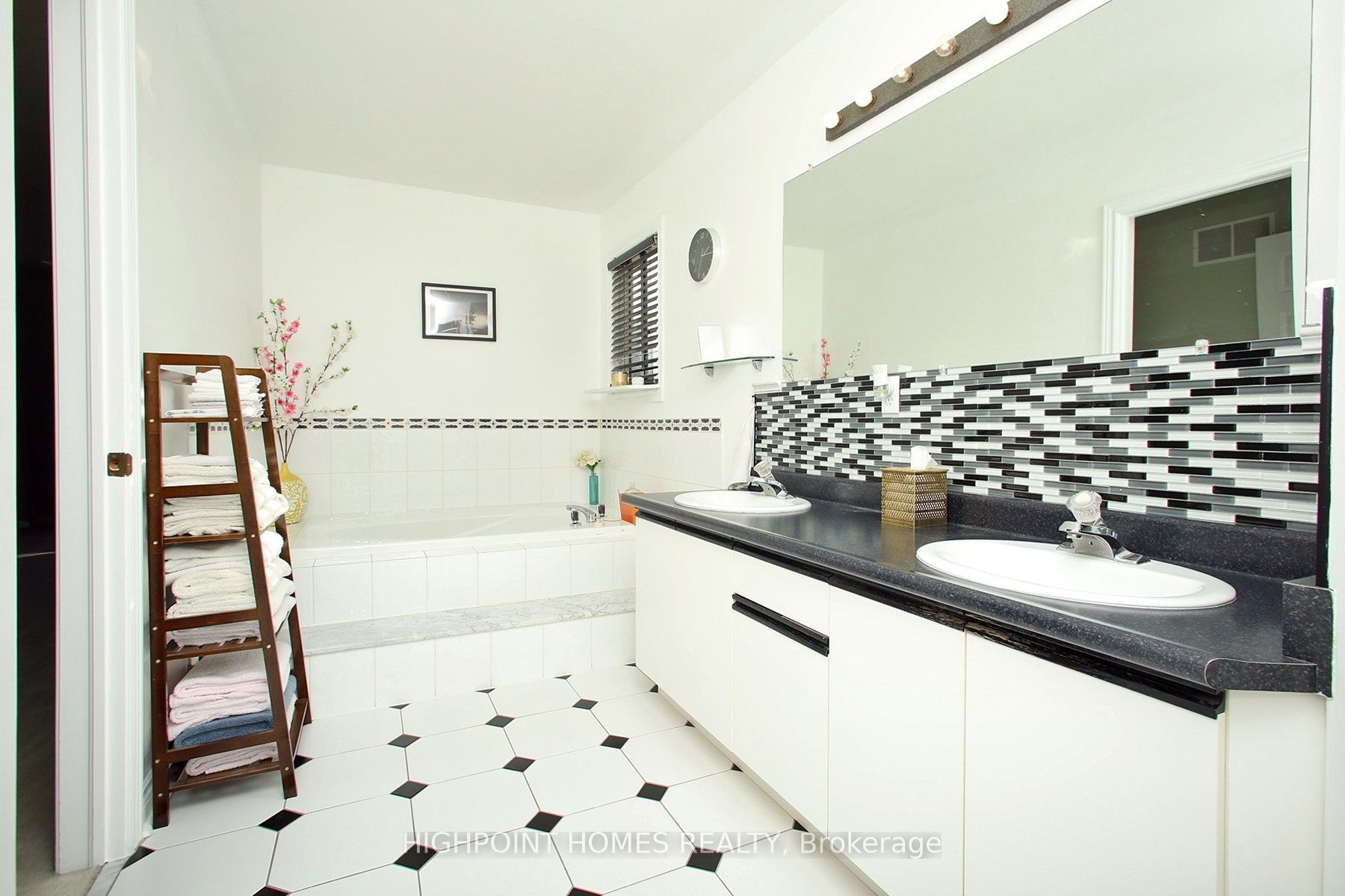Photo 50 of 71 Parnell Crescent, Whitby, Pringle Creek — HOMEH