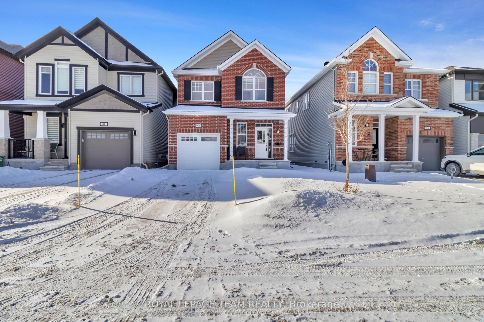 Front of 906 Nokomis Place