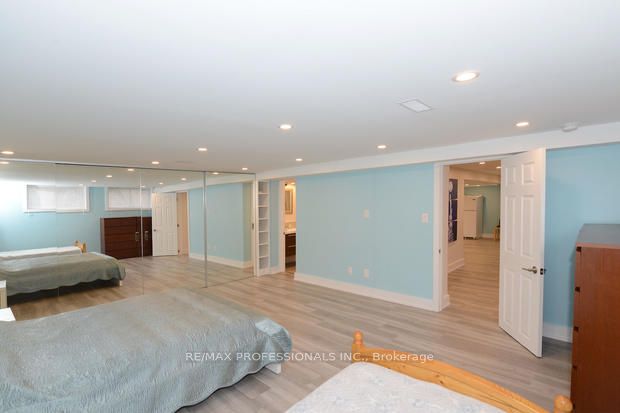 Photo 32 of 4 Thelmere Place, Etobicoke, Willowridge-Martingrove-Richview — HOMEH