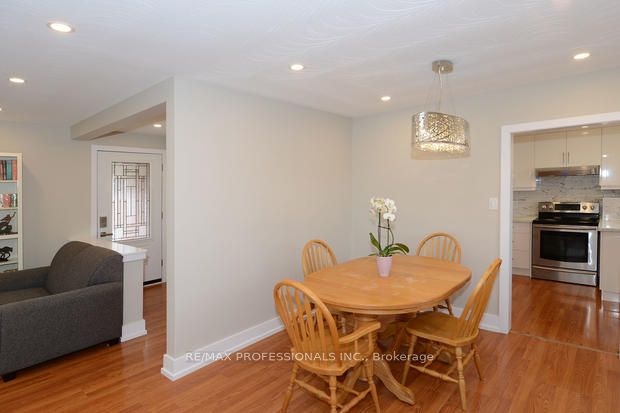 Photo 22 of 4 Thelmere Place, Etobicoke, Willowridge-Martingrove-Richview — HOMEH