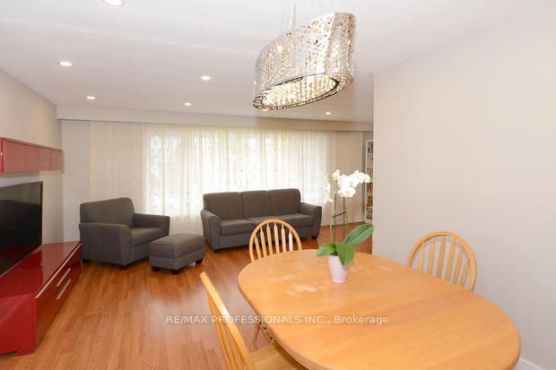 Photo 23 of 4 Thelmere Place, Etobicoke, Willowridge-Martingrove-Richview — HOMEH