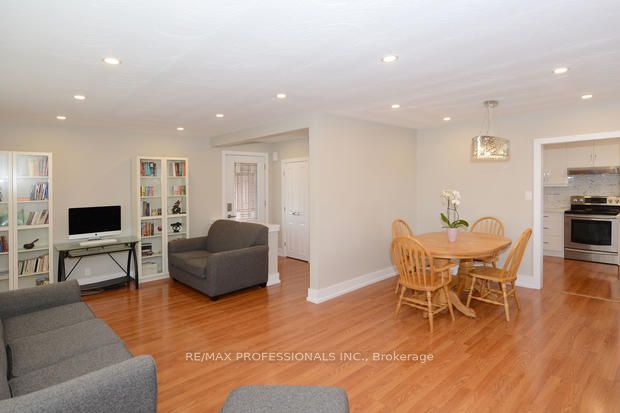 Photo 21 of 4 Thelmere Place, Etobicoke, Willowridge-Martingrove-Richview — HOMEH