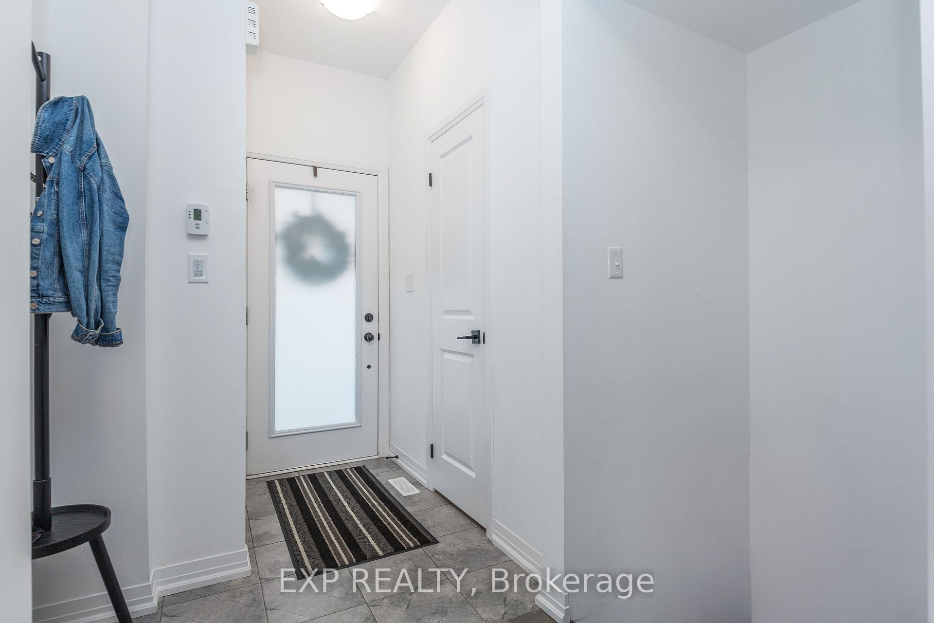 Photo 3 of 142 Gateland Drive, Barrie, Painswick South — HOMEH