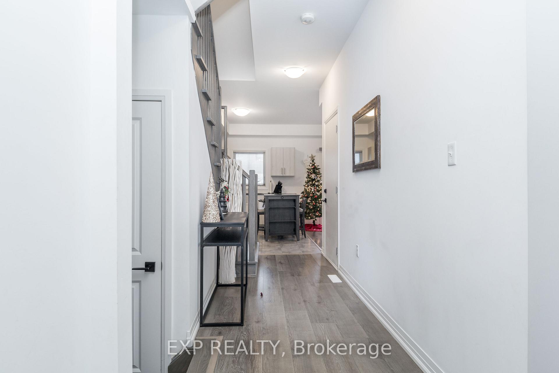 Photo 4 of 142 Gateland Drive, Barrie, Painswick South — HOMEH