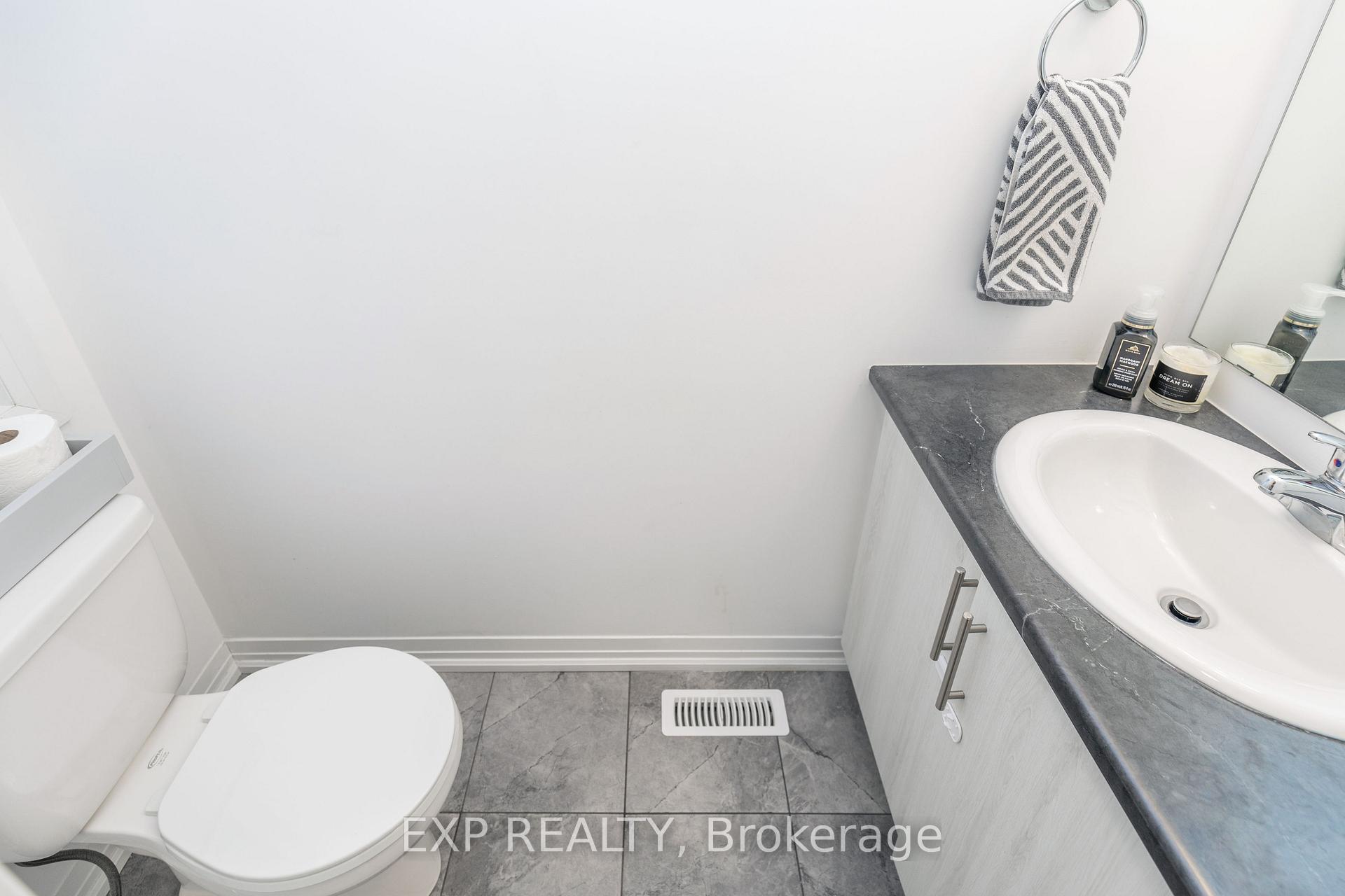 Photo 5 of 142 Gateland Drive, Barrie, Painswick South — HOMEH