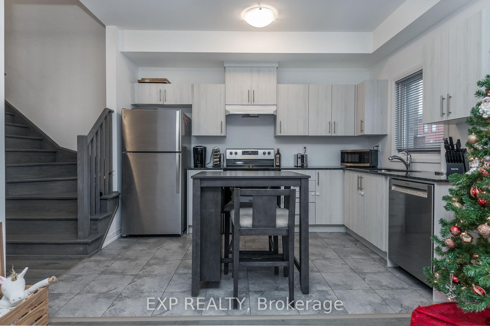 Photo 13 of 142 Gateland Drive, Barrie, Painswick South — HOMEH
