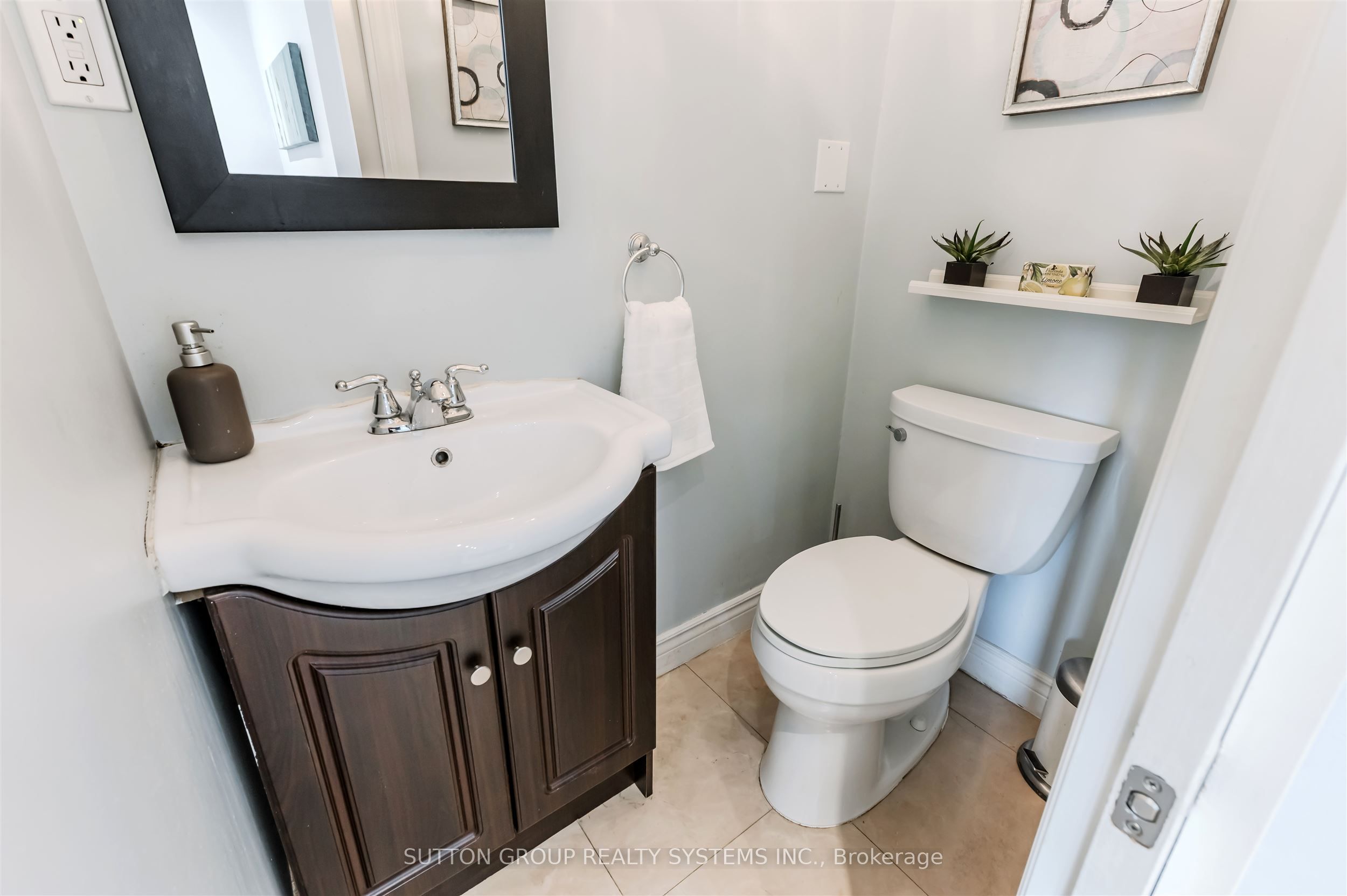Photo 47 of 1 Elmlea Road, Etobicoke, Humber Heights — HOMEH