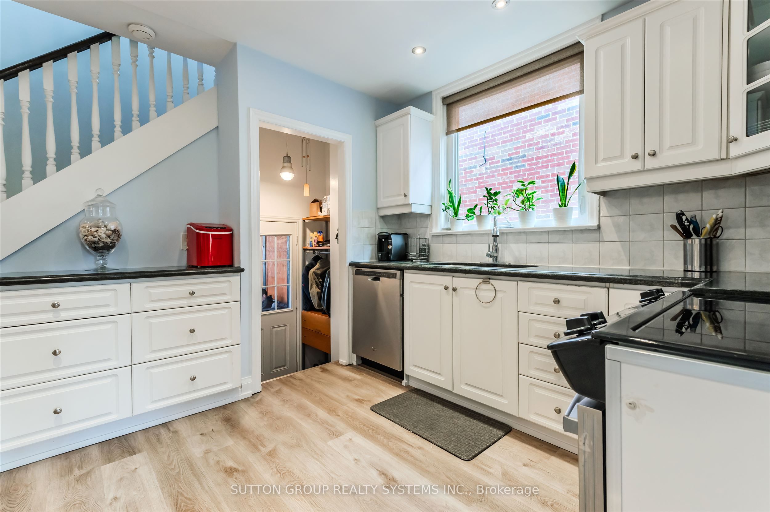 Photo 39 of 1 Elmlea Road, Etobicoke, Humber Heights — HOMEH