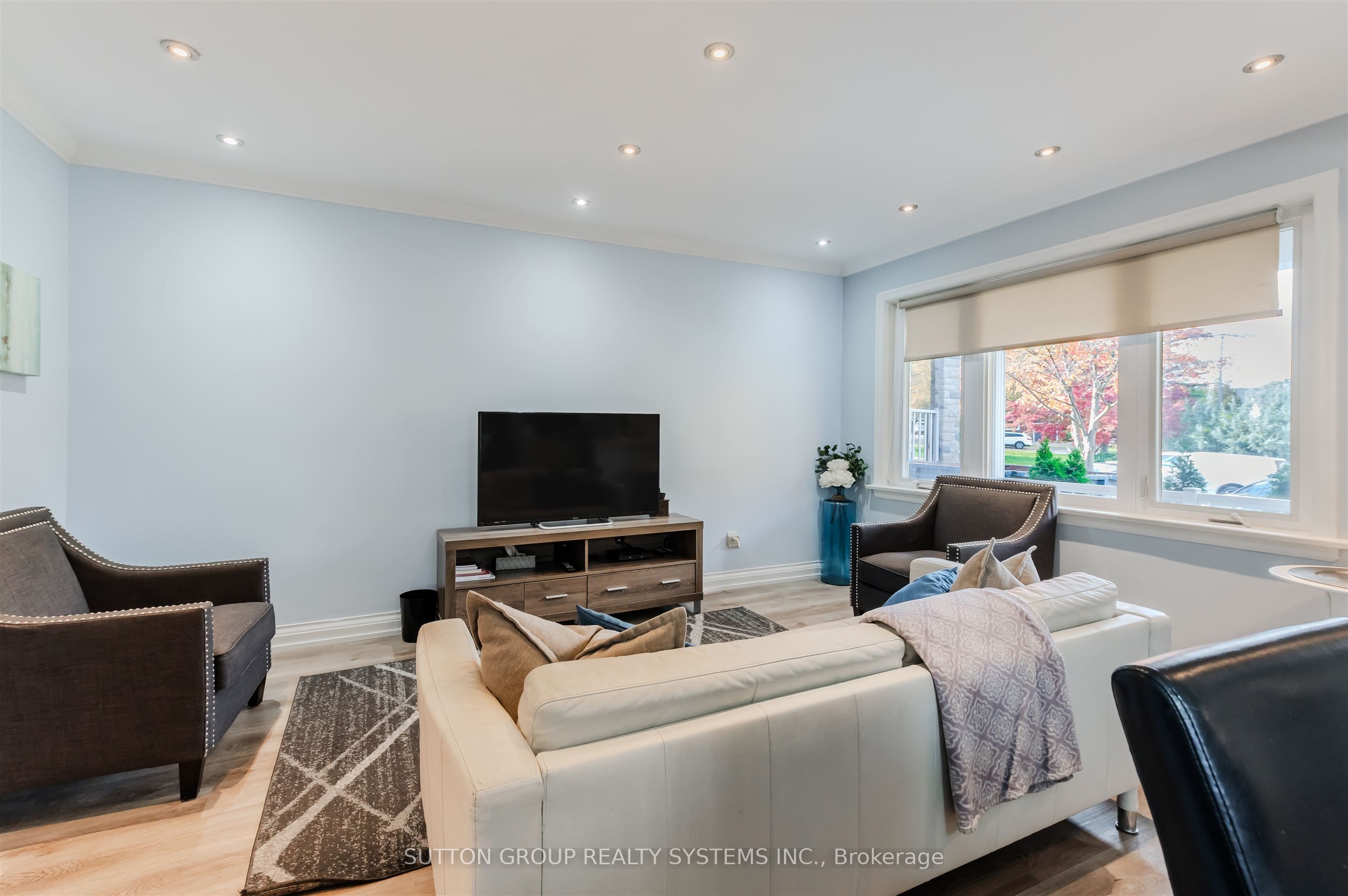 Photo 36 of 1 Elmlea Road, Etobicoke, Humber Heights — HOMEH