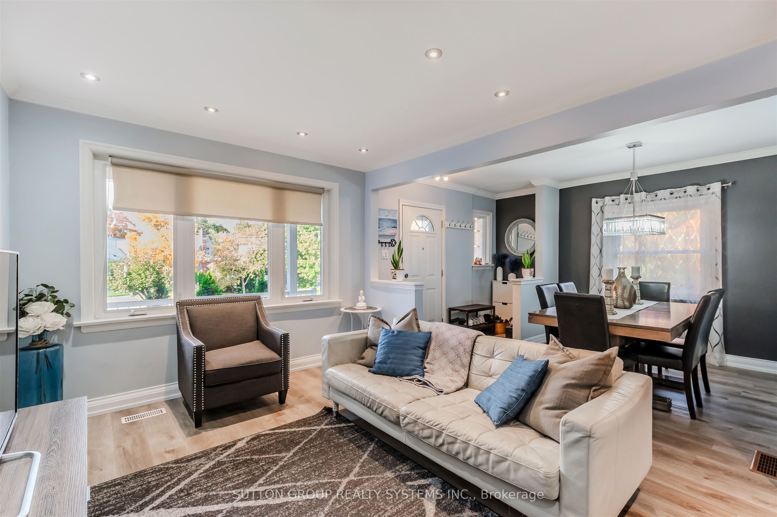 Photo 38 of 1 Elmlea Road, Etobicoke, Humber Heights — HOMEH