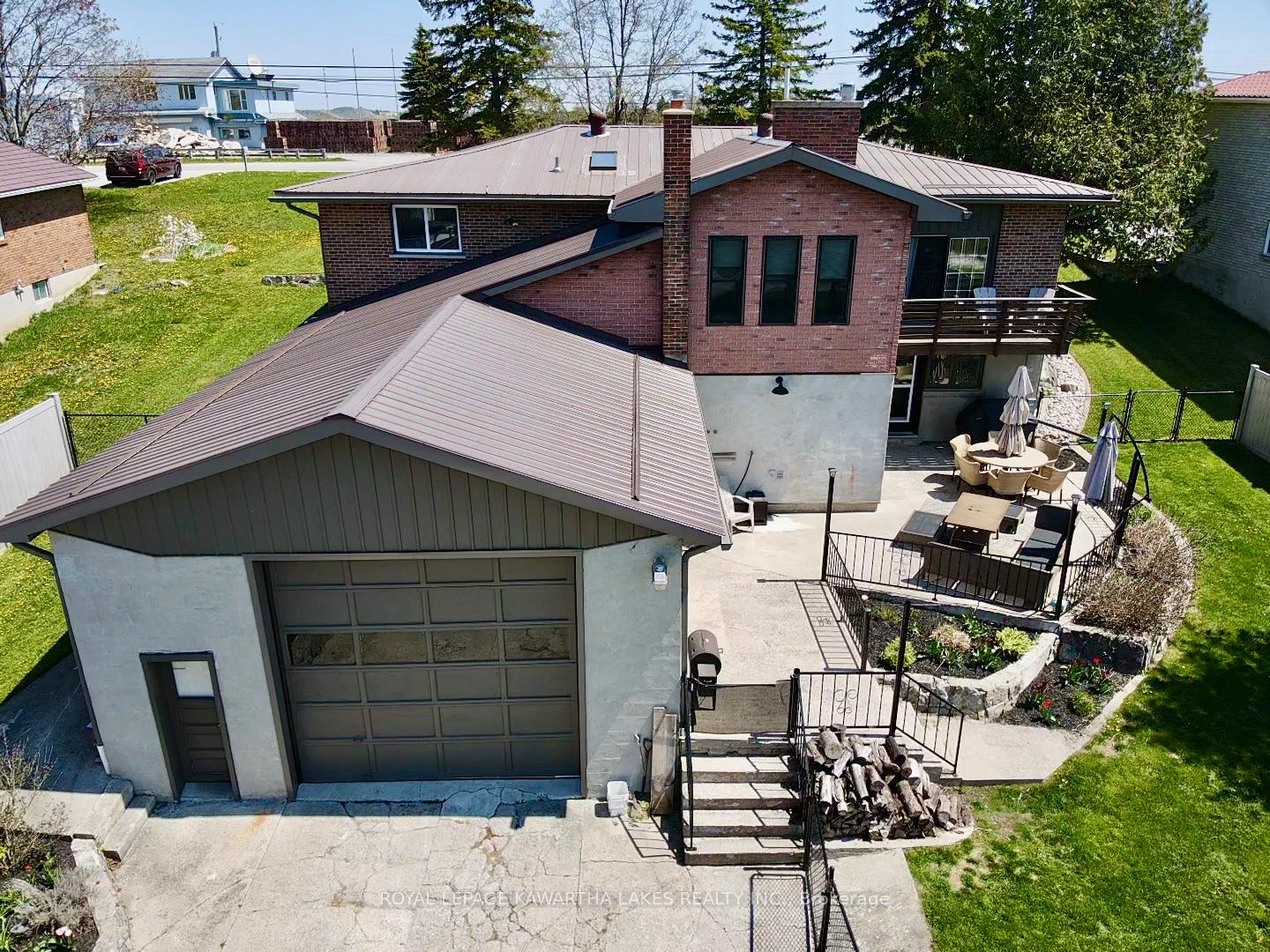 Photo 2 of 674 Osborne Street, Brock, Beaverton — HOMEH