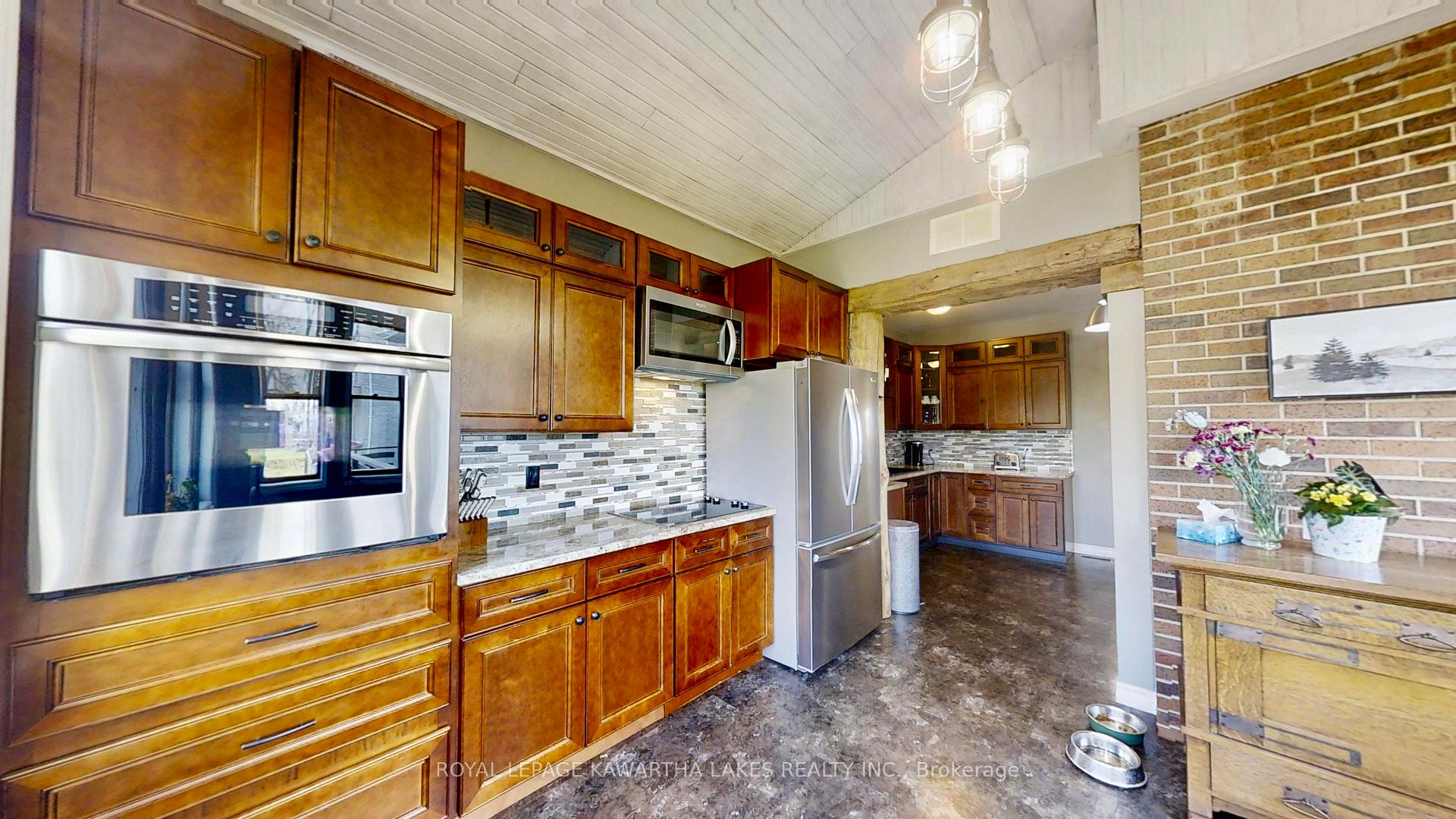 Photo 17 of 674 Osborne Street, Brock, Beaverton — HOMEH