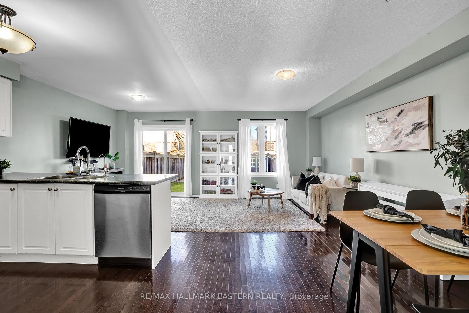 Photo 3 of Unit 13, 253 Sprucewood Crescent, Clarington, Bowmanville — HOMEH