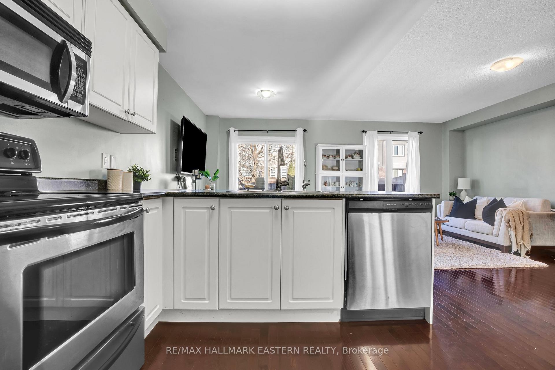 Photo 10 of Unit 13, 253 Sprucewood Crescent, Clarington, Bowmanville — HOMEH