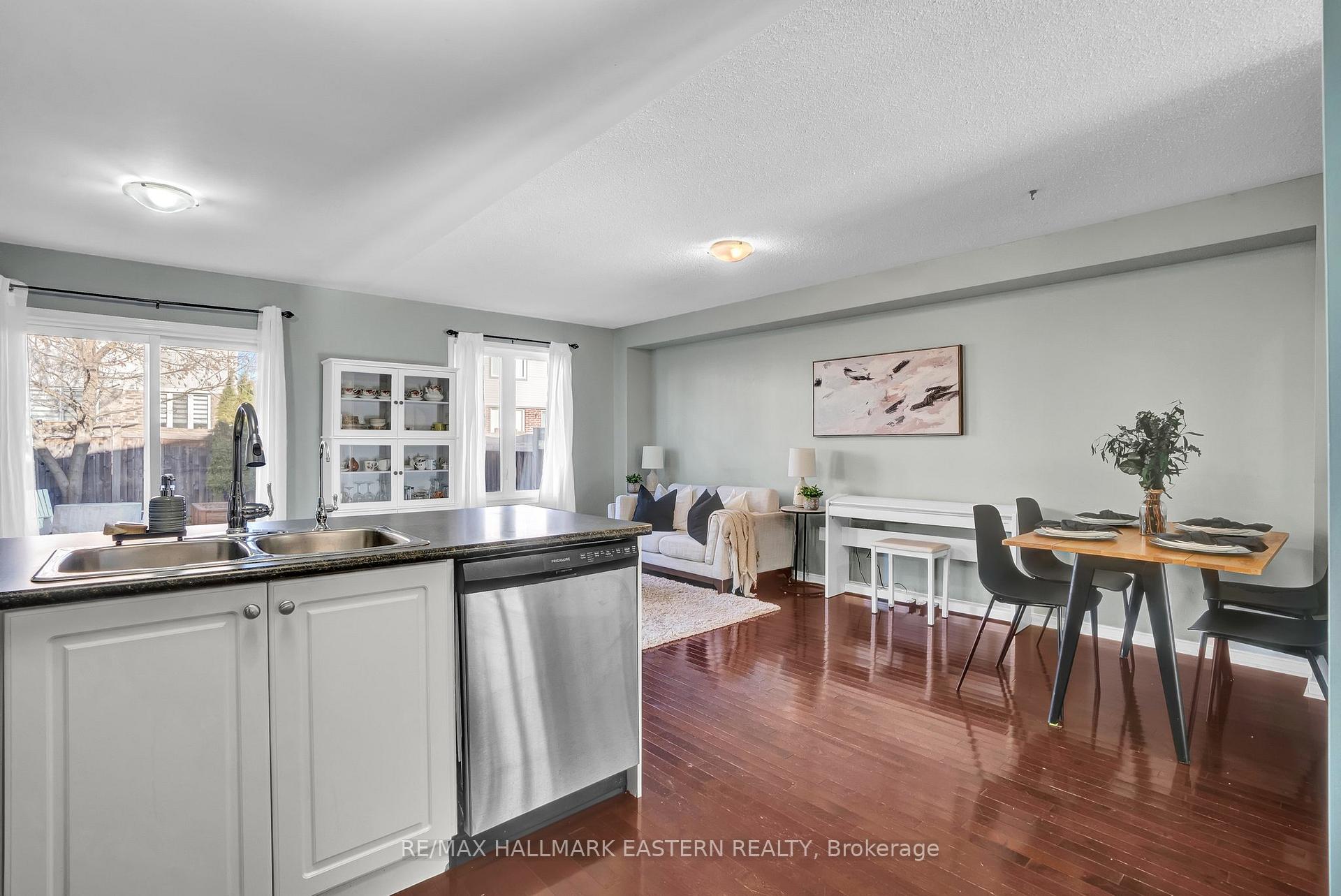 Photo 12 of Unit 13, 253 Sprucewood Crescent, Clarington, Bowmanville — HOMEH