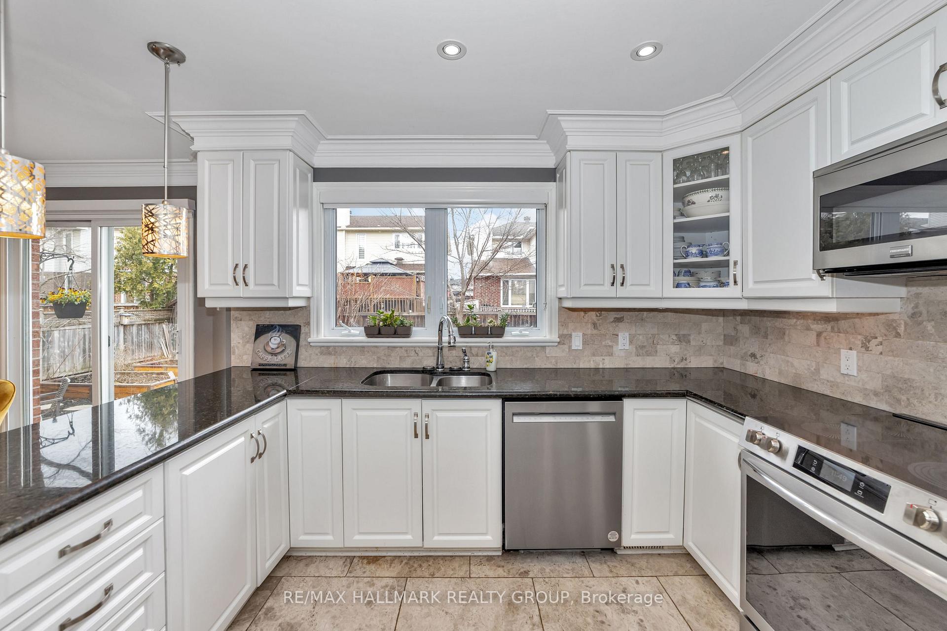 Photo 12 of 42 Constable Street, Ottawa, Barrhaven - Cedargrove/Fraserdale — HOMEH