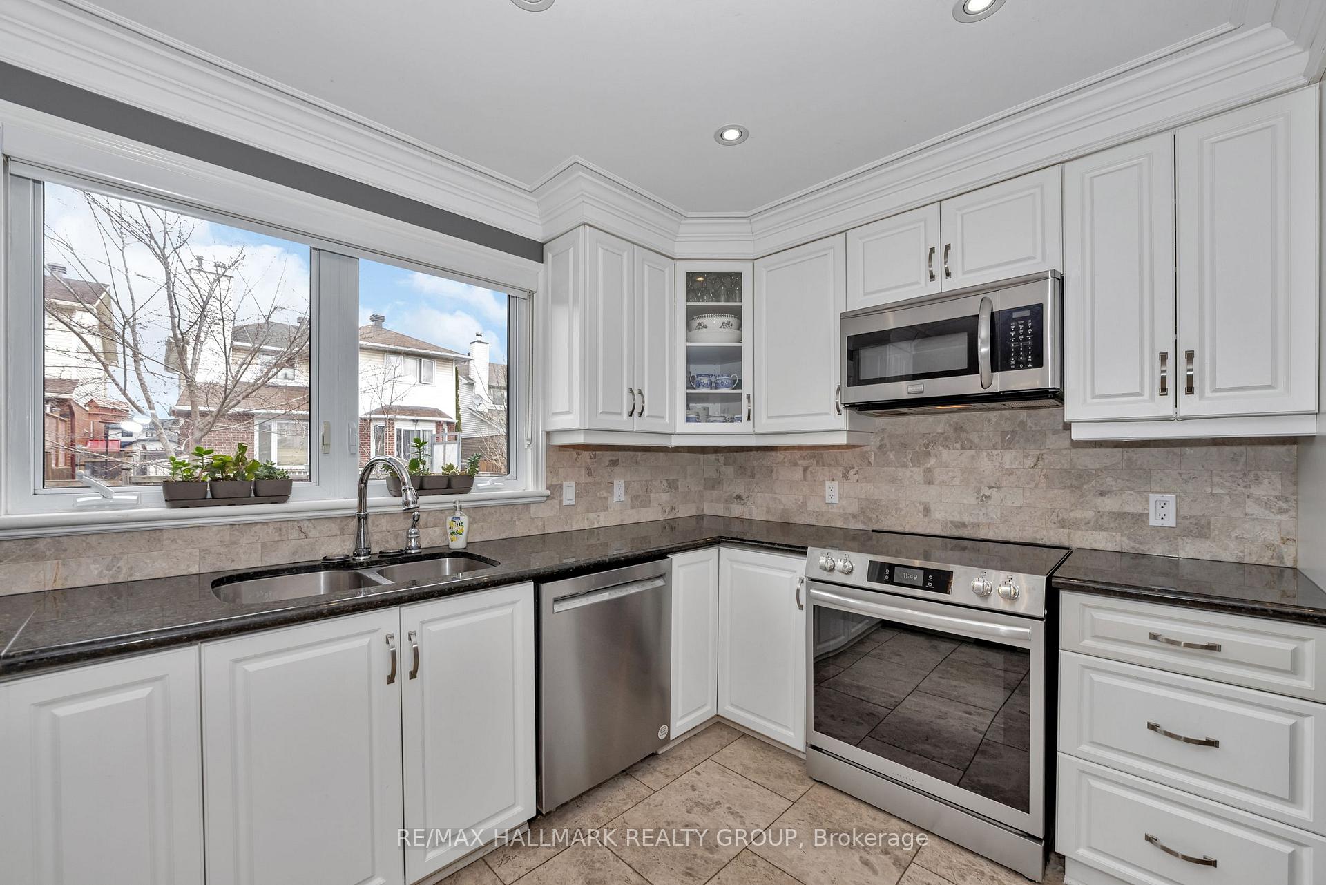 Photo 13 of 42 Constable Street, Ottawa, Barrhaven - Cedargrove/Fraserdale — HOMEH