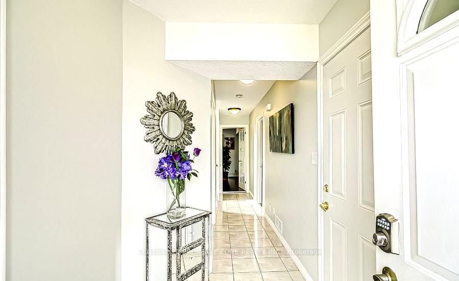 Photo 5 of 59 Lyndale Crescent, Clarington, Courtice — HOMEH