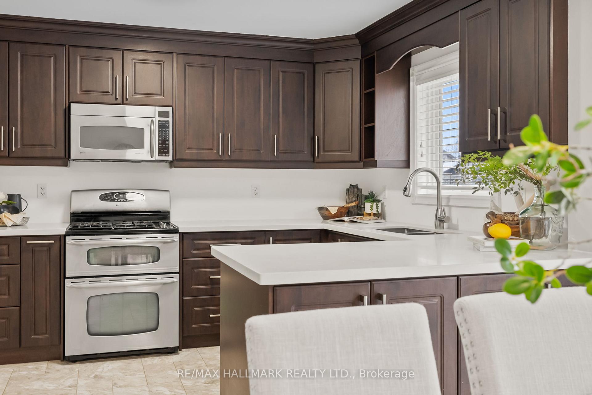 Photo 16 of 45 Guildwood Drive, Clarington, Bowmanville — HOMEH