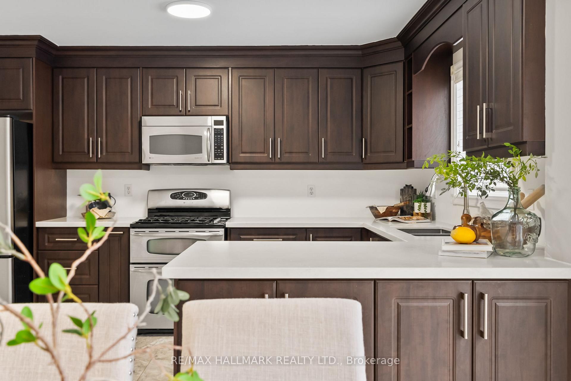 Photo 17 of 45 Guildwood Drive, Clarington, Bowmanville — HOMEH