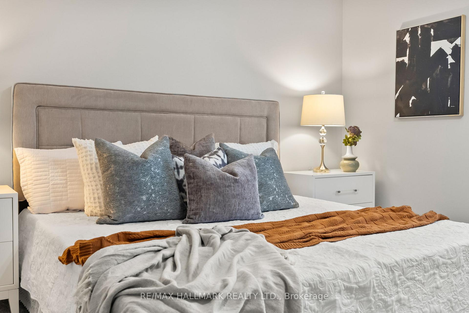 Photo 26 of 45 Guildwood Drive, Clarington, Bowmanville — HOMEH