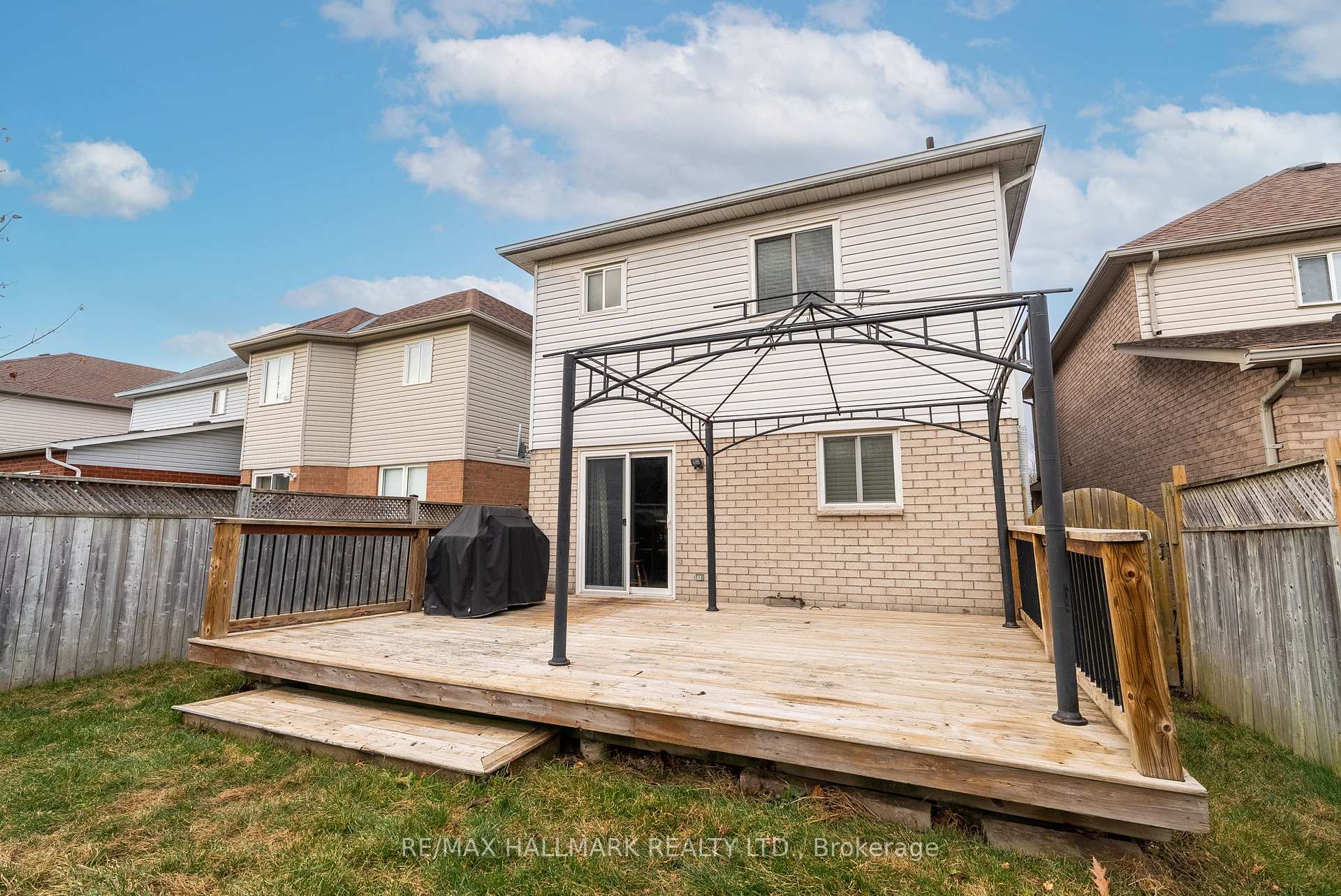 Photo 38 of 45 Guildwood Drive, Clarington, Bowmanville — HOMEH