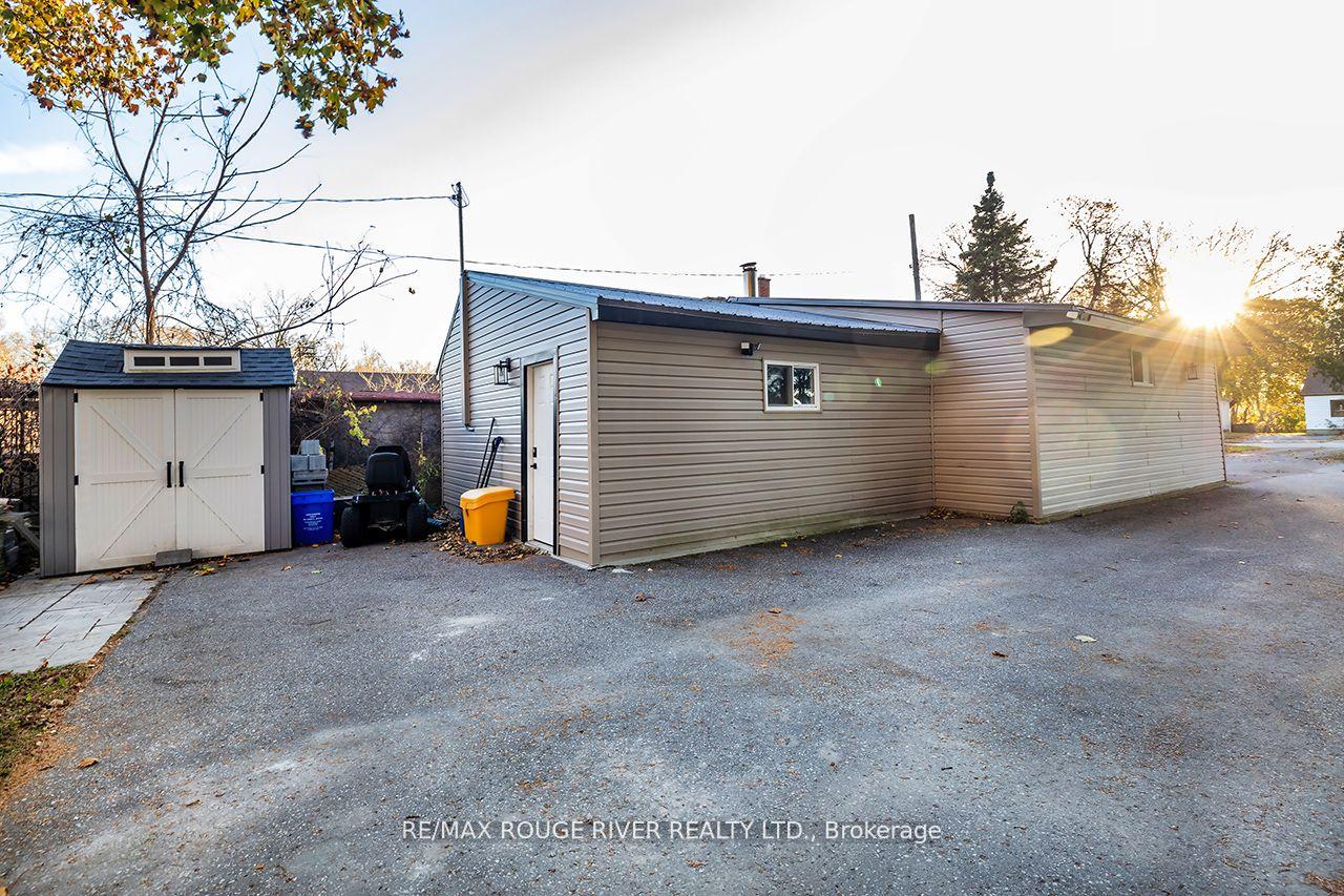 Photo 5 of 61 Townline Road N, Clarington, Courtice — HOMEH