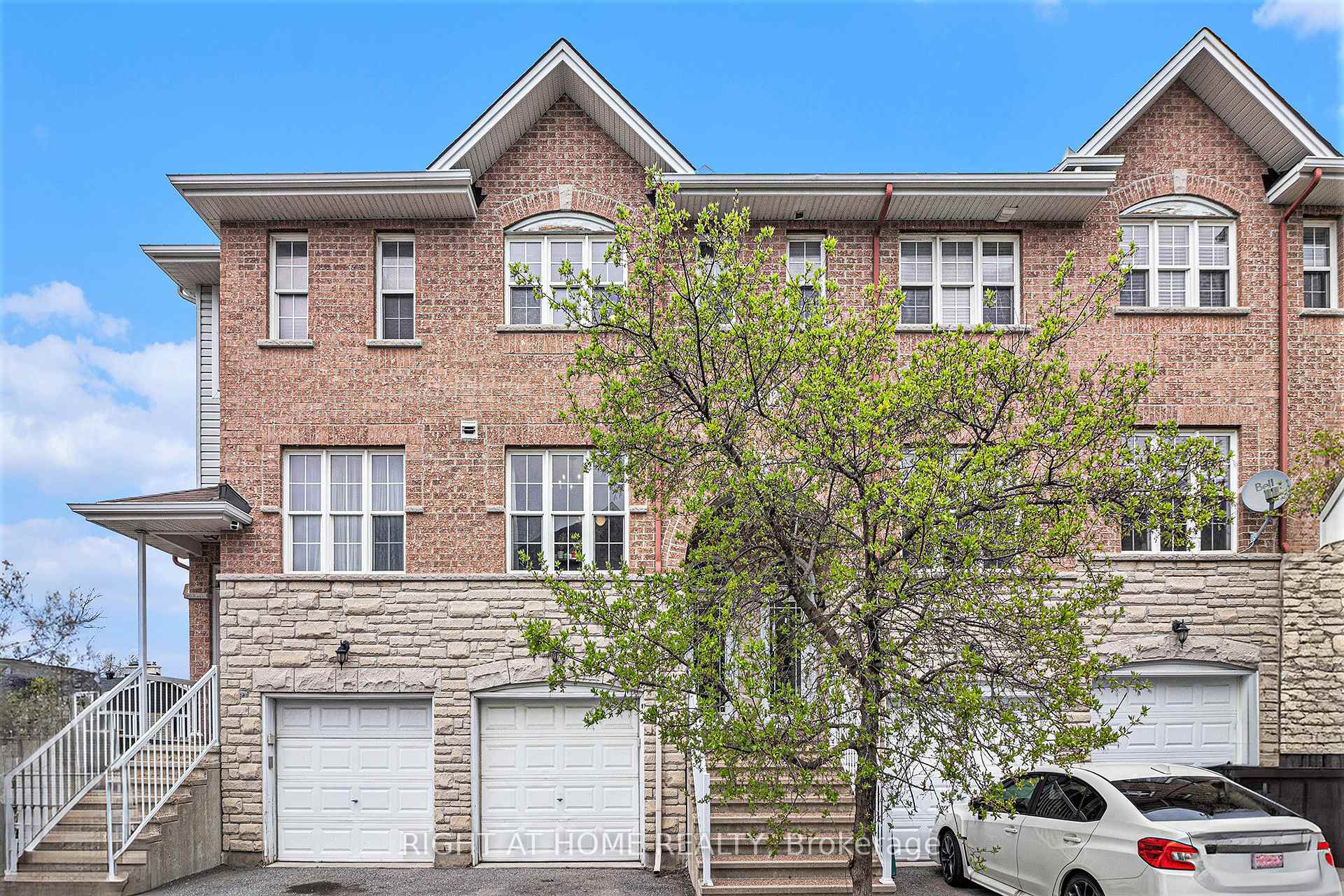 Photo 2 of 72 Jenscott Private, Ottawa, Central Park — HOMEH