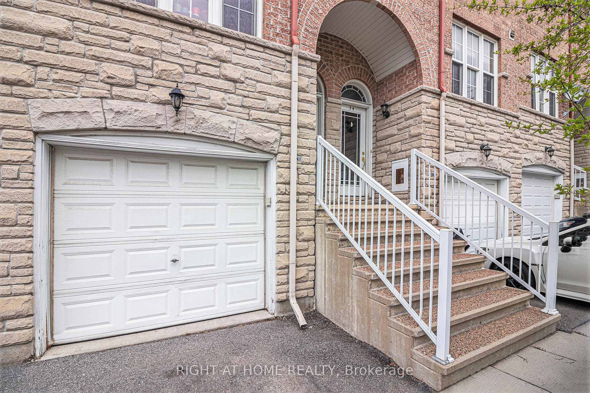 Photo 6 of 72 Jenscott Private, Ottawa, Central Park — HOMEH