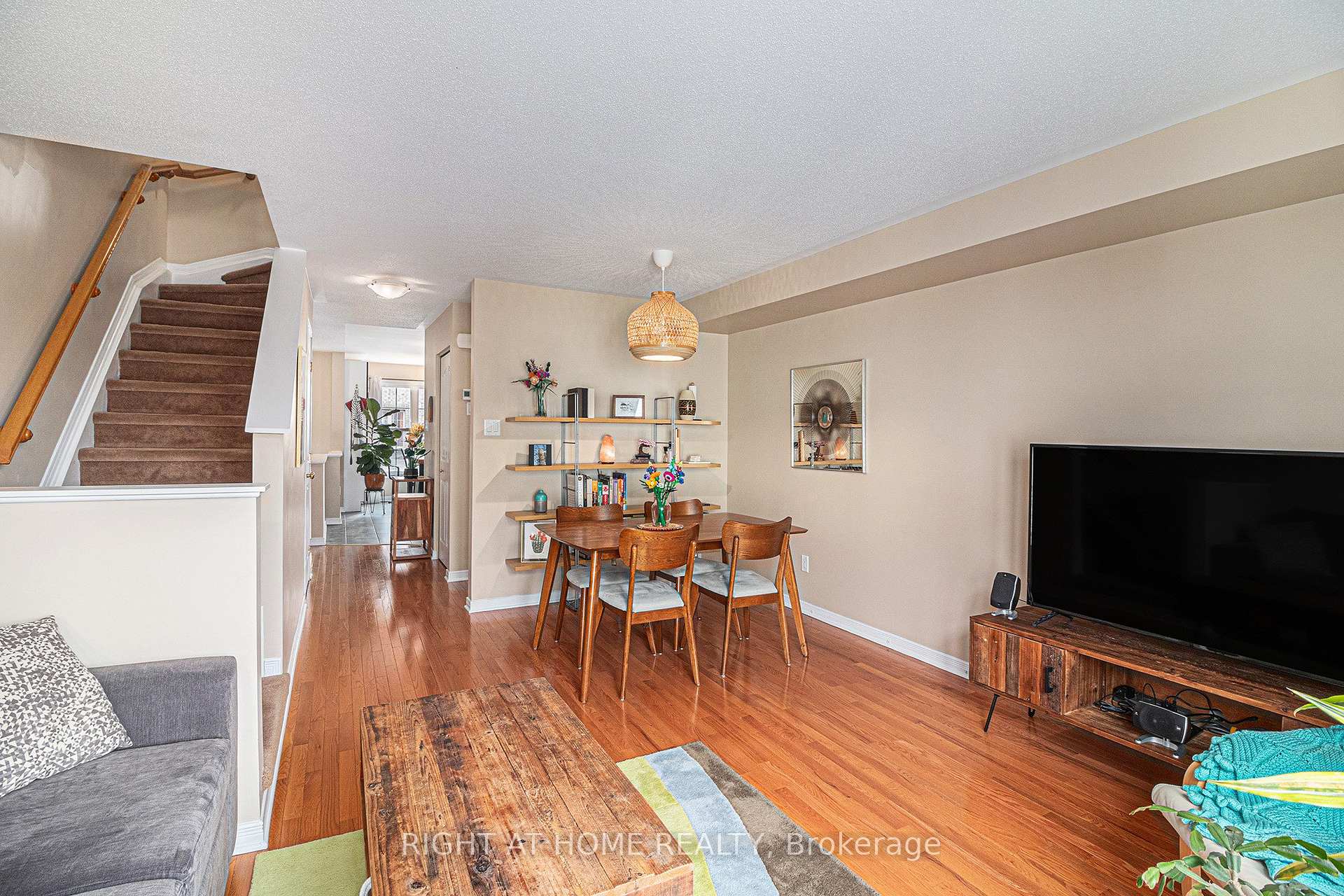 Photo 10 of 72 Jenscott Private, Ottawa, Central Park — HOMEH