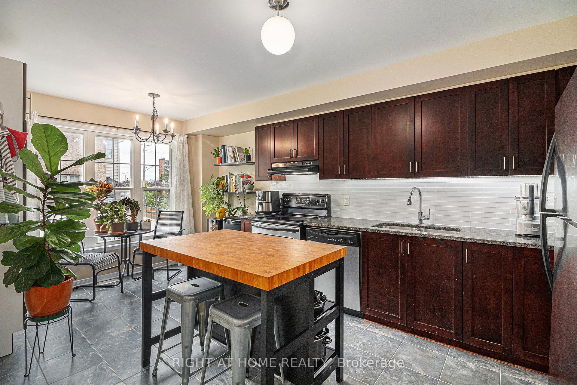 Photo 13 of 72 Jenscott Private, Ottawa, Central Park — HOMEH