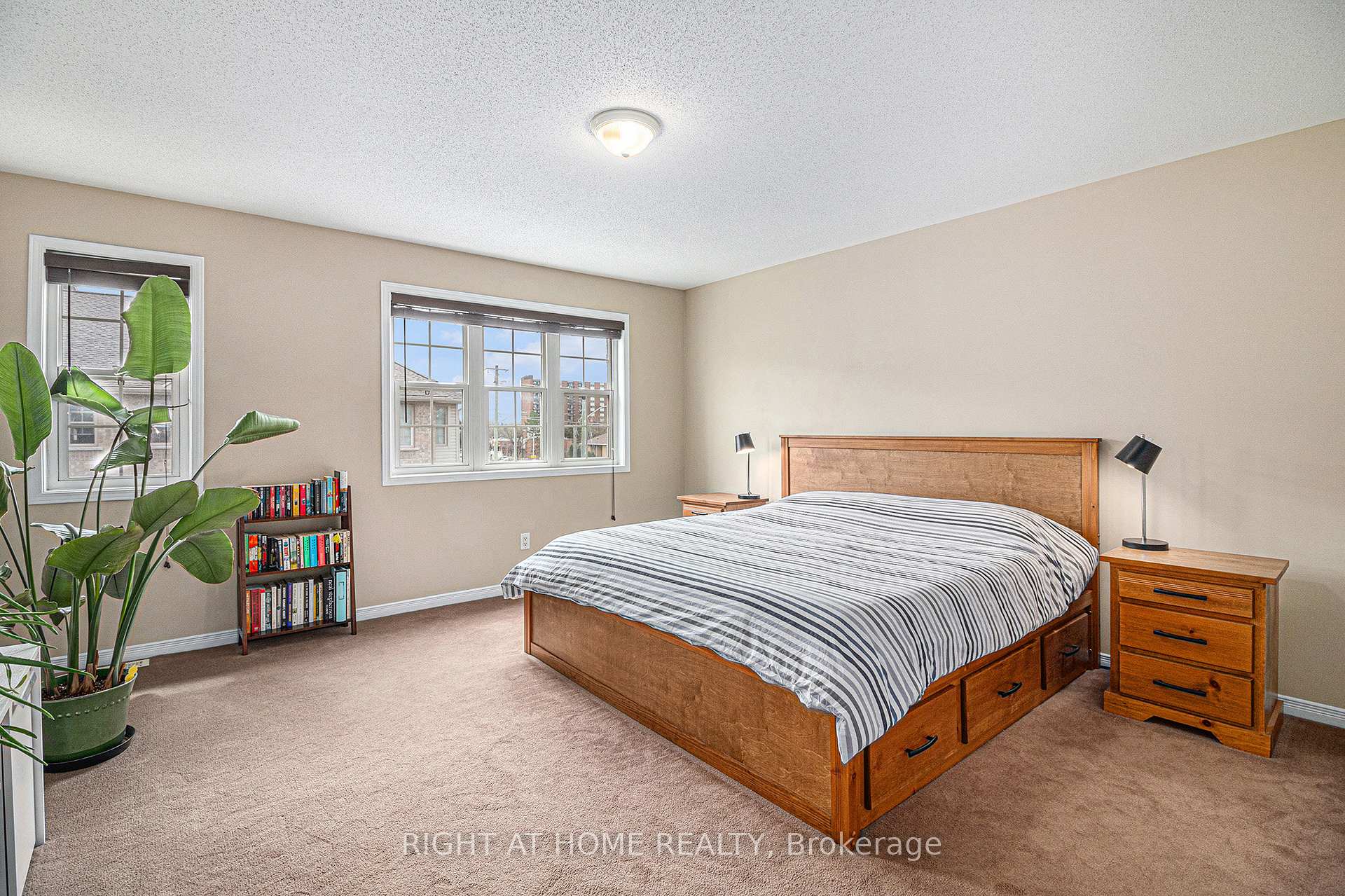 Photo 21 of 72 Jenscott Private, Ottawa, Central Park — HOMEH