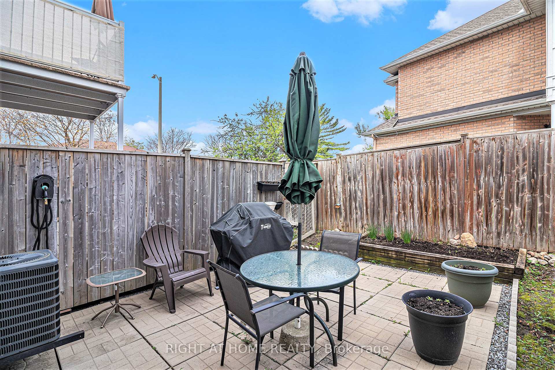 Photo 23 of 72 Jenscott Private, Ottawa, Central Park — HOMEH