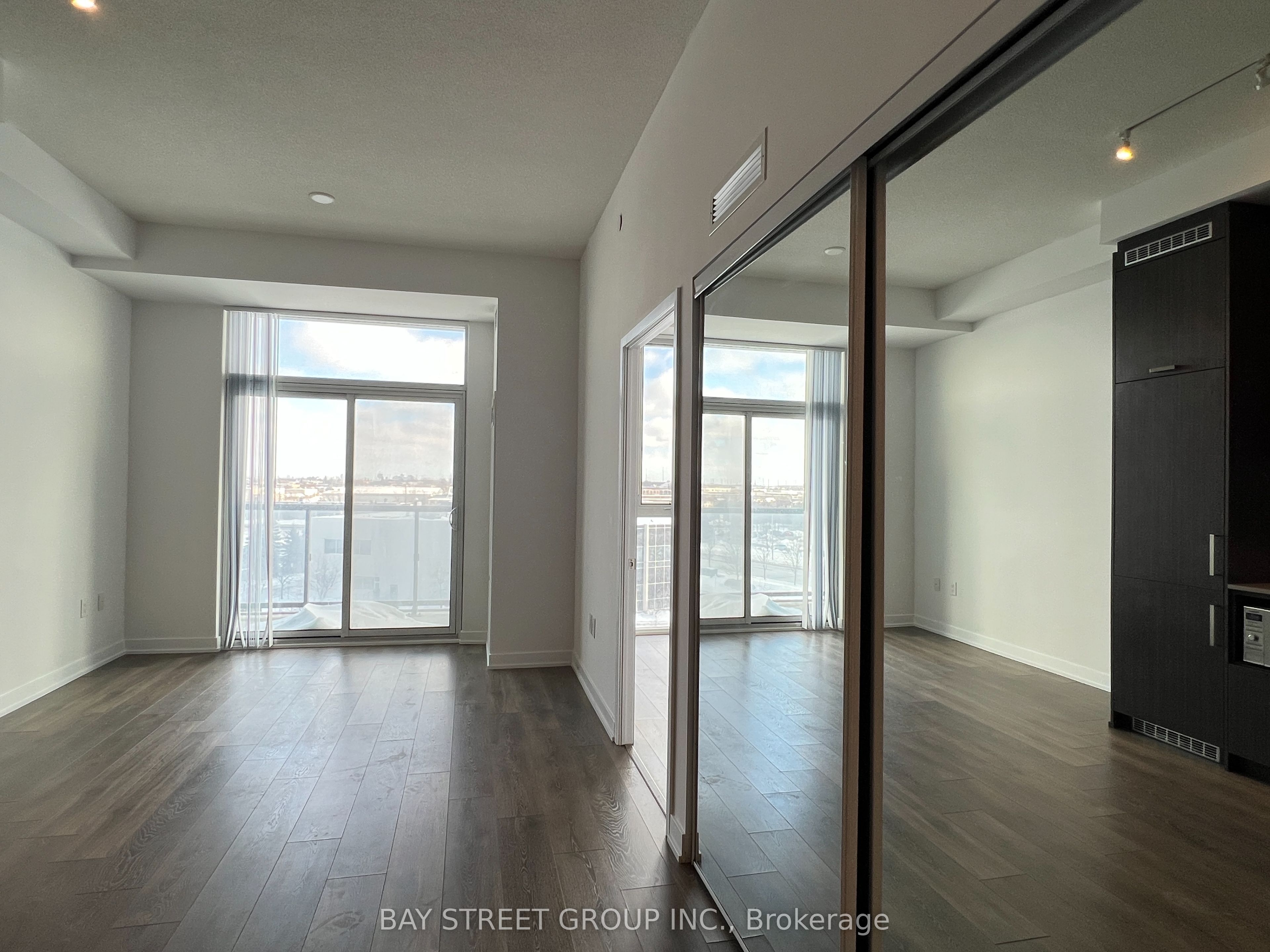 Photo 15 of Unit 511, 60 Honeycrisp Crescent, Vaughan, Vaughan Corporate Centre — HOMEH
