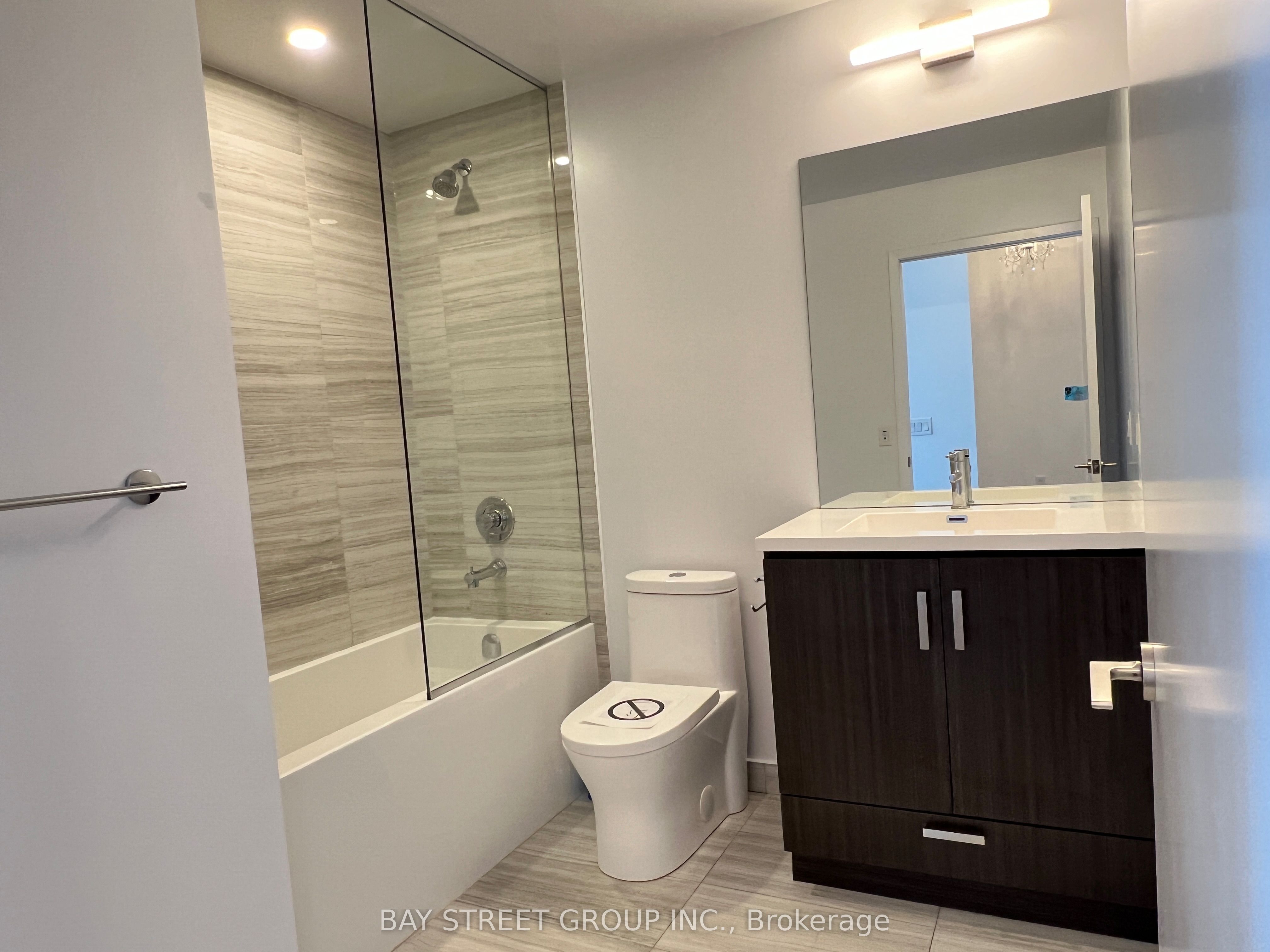 Photo 17 of Unit 511, 60 Honeycrisp Crescent, Vaughan, Vaughan Corporate Centre — HOMEH