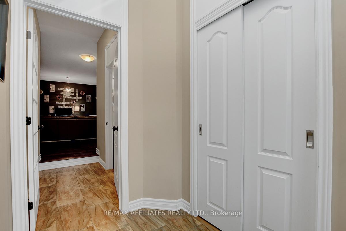 Photo 4 of 228 Fergus Crescent, Ottawa, Barrhaven - Cedargrove/Fraserdale — HOMEH