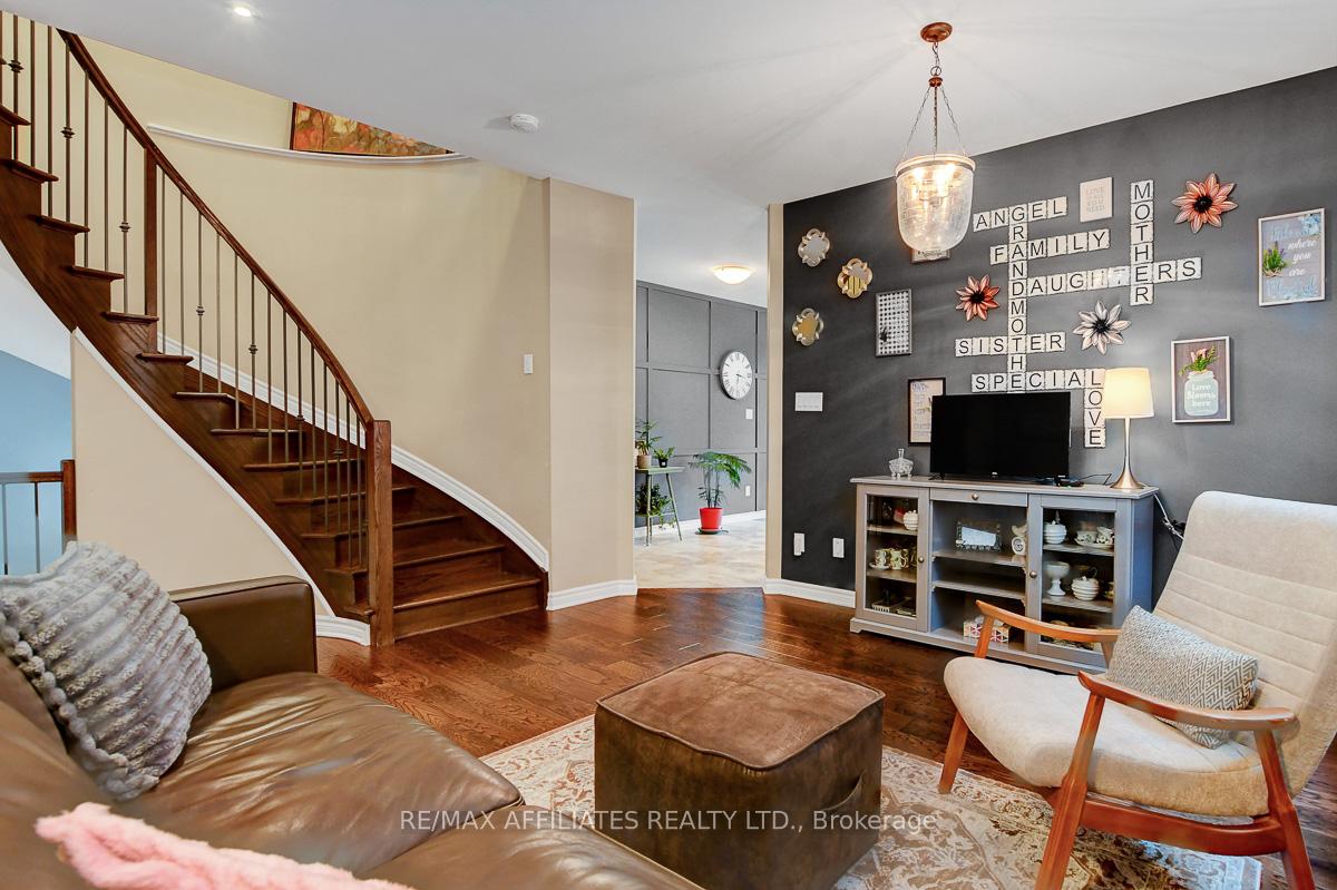 Photo 8 of 228 Fergus Crescent, Ottawa, Barrhaven - Cedargrove/Fraserdale — HOMEH
