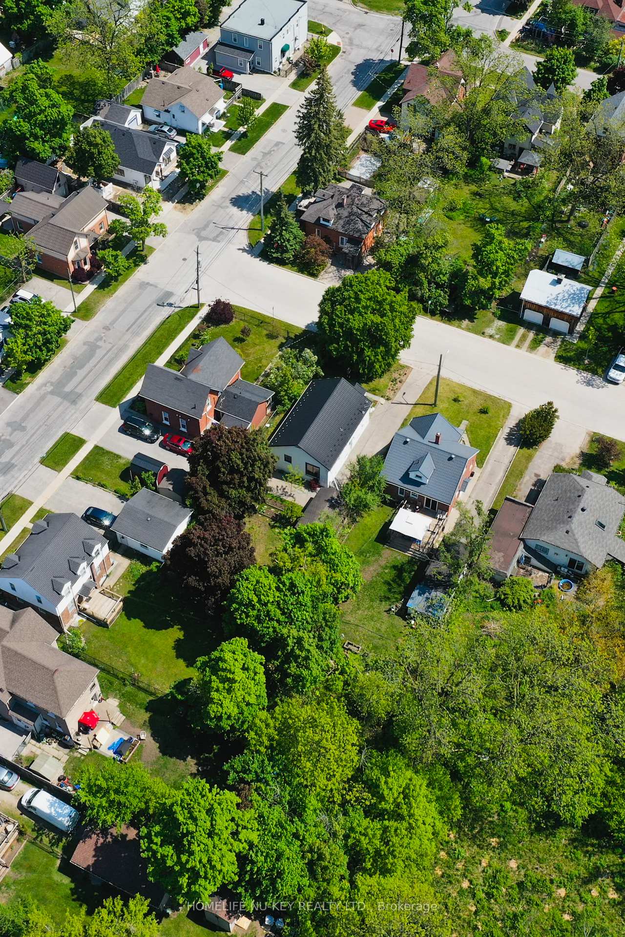 Photo 2 of 4 Mulholland Street, Barrie, Queen's Park — HOMEH