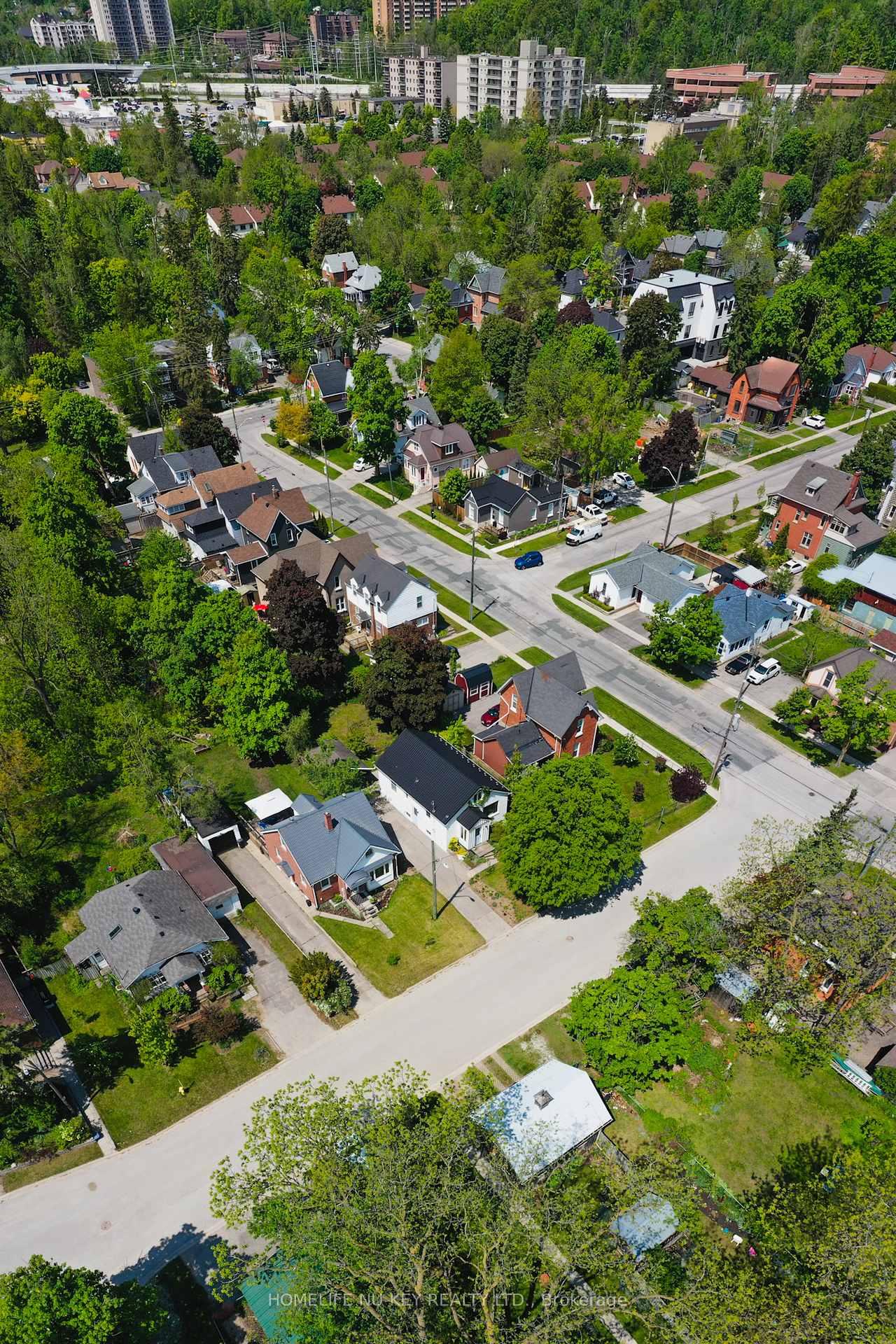 Photo 4 of 4 Mulholland Street, Barrie, Queen's Park — HOMEH