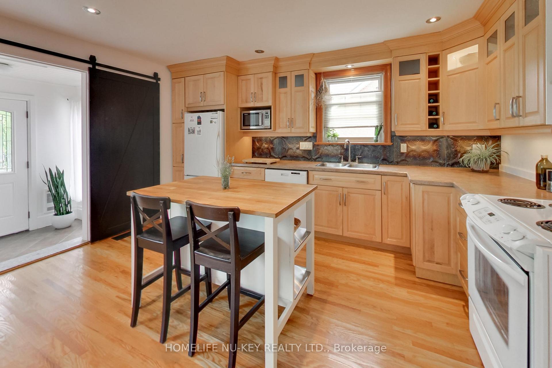 Photo 9 of 4 Mulholland Street, Barrie, Queen's Park — HOMEH