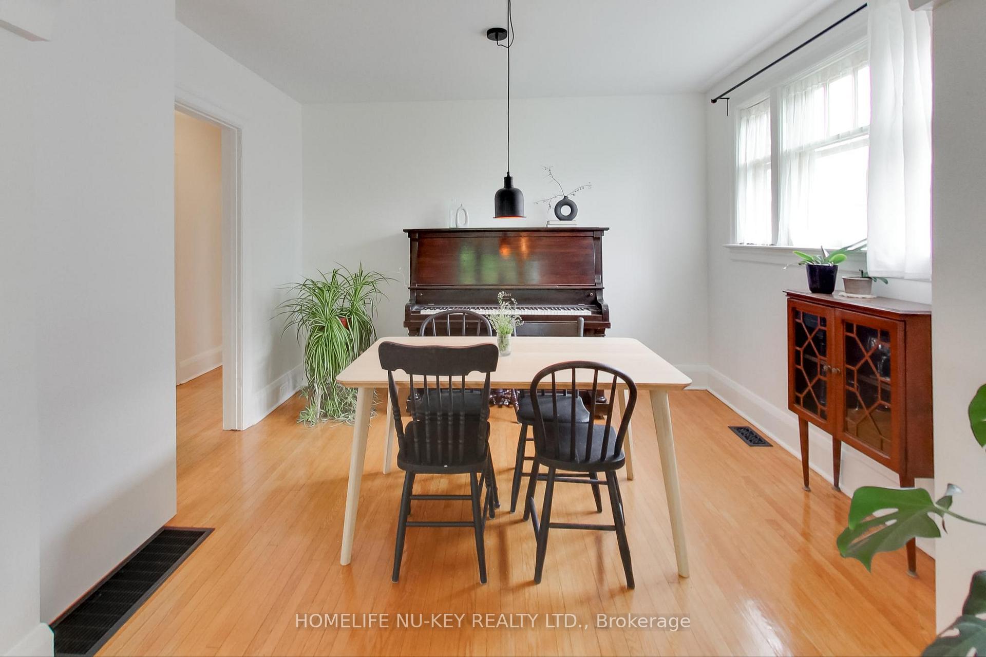 Photo 17 of 4 Mulholland Street, Barrie, Queen's Park — HOMEH