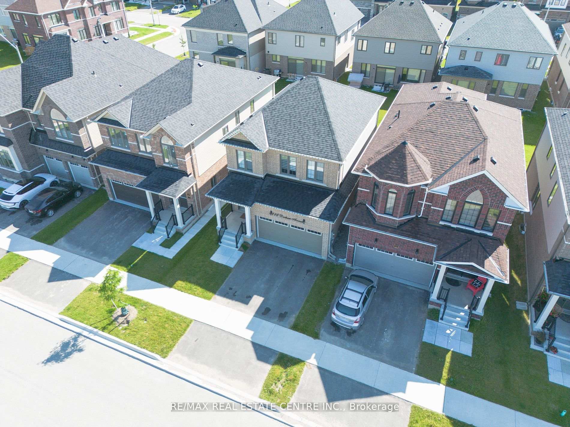 Photo 3 of 116 Durham Ave, Barrie, Painswick South — HOMEH