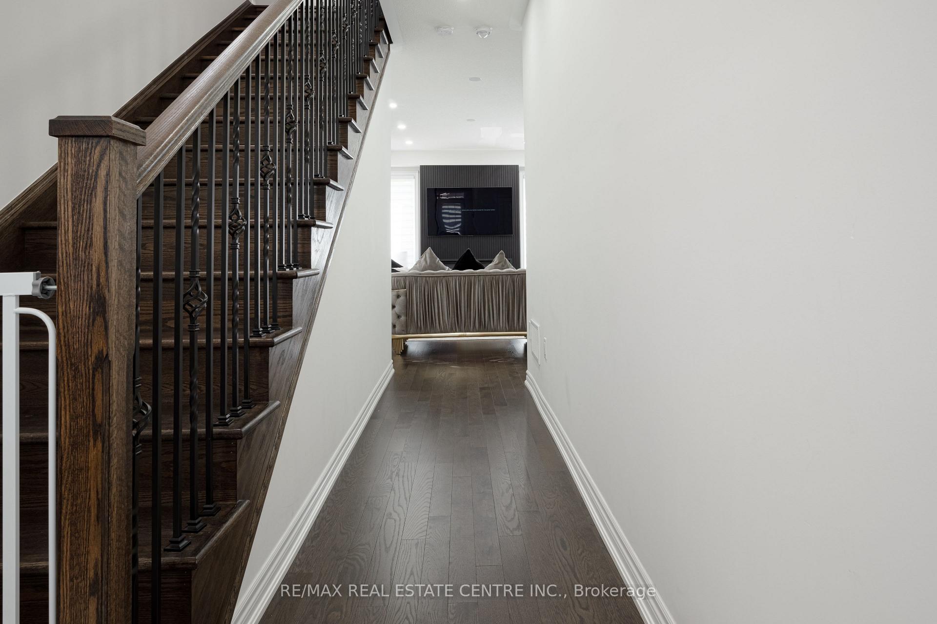 Photo 5 of 116 Durham Ave, Barrie, Painswick South — HOMEH