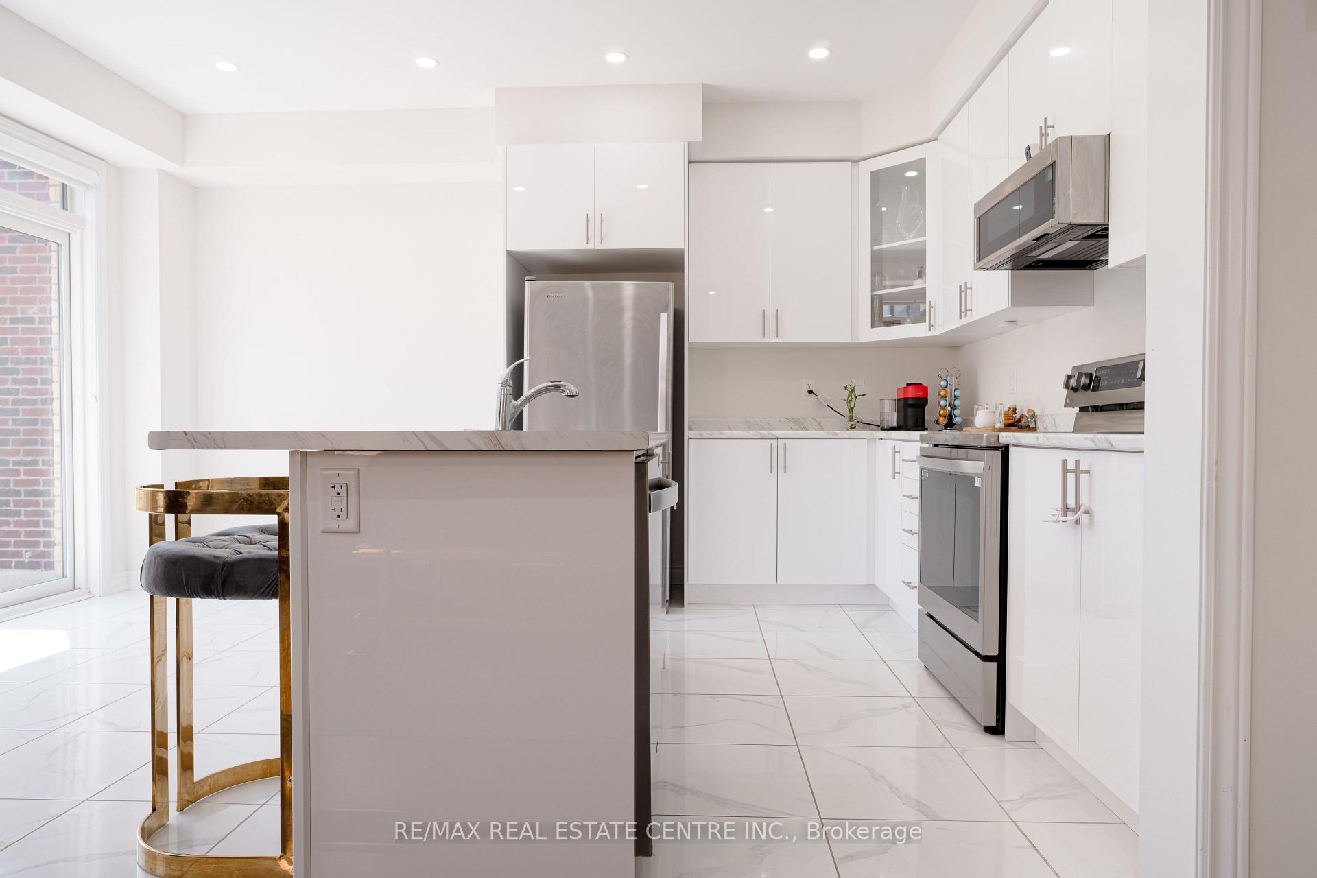 Photo 9 of 116 Durham Ave, Barrie, Painswick South — HOMEH