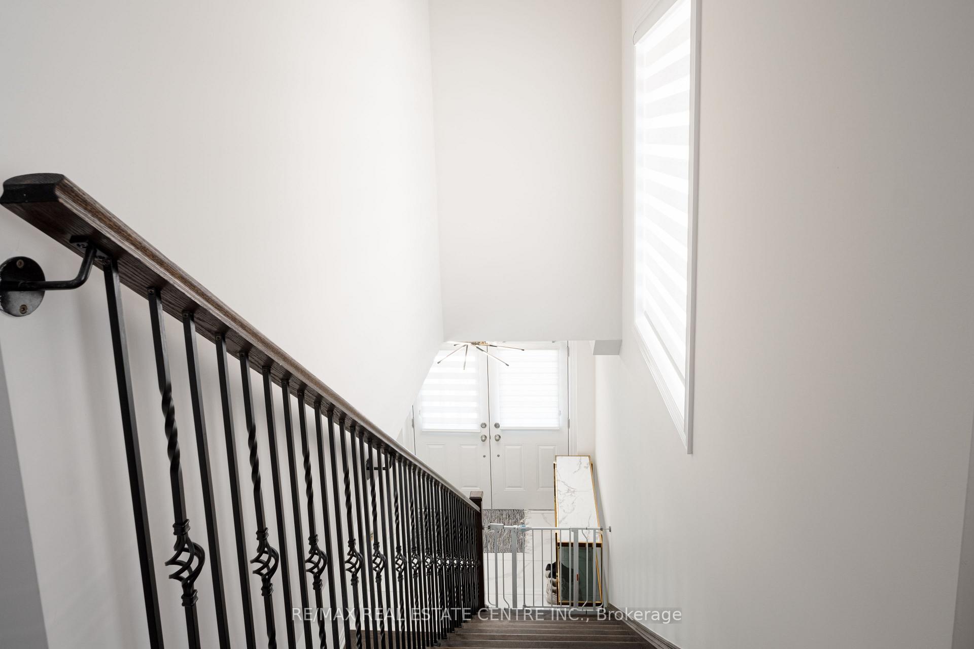 Photo 10 of 116 Durham Ave, Barrie, Painswick South — HOMEH