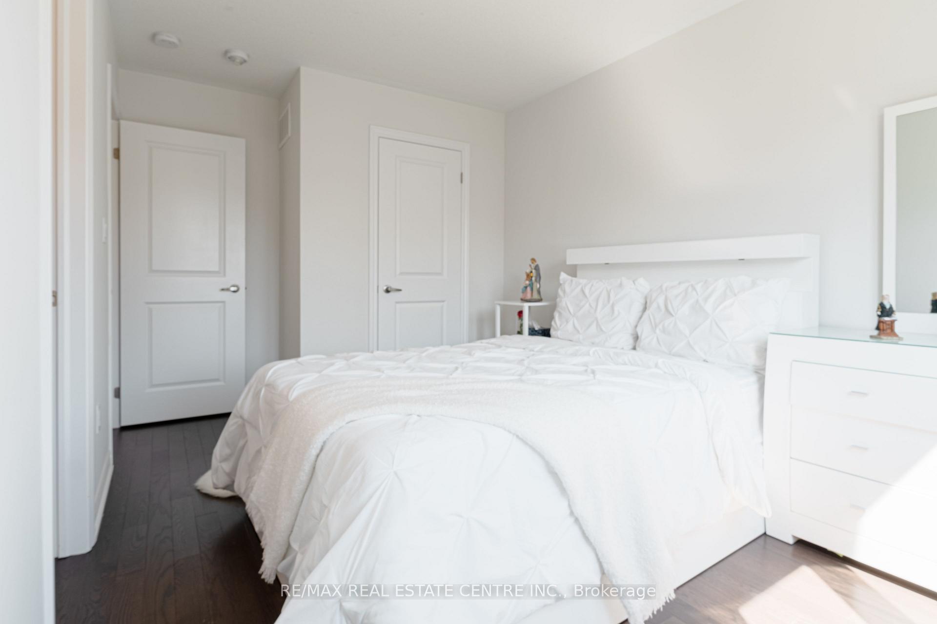 Photo 15 of 116 Durham Ave, Barrie, Painswick South — HOMEH